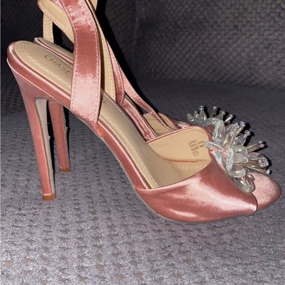 Pink heels - Picture 3 of 4